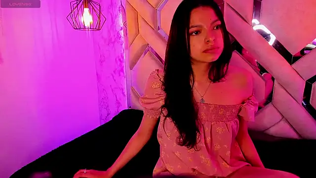 Snapshot of Yanna_pink chatting on 7, 11, 2025 Yanna pink online show from 7, 11, 2025