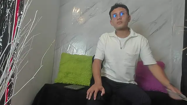 Snapshot of boy_castel_coral chatting on 7, 11, 2025 boy castel coral online show from 7, 11, 2025