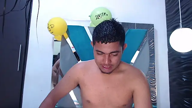 Snapshot of Naty_And_Maxx chatting on 22, 12, 2025 Naty And Maxx online show from 22, 12, 2025