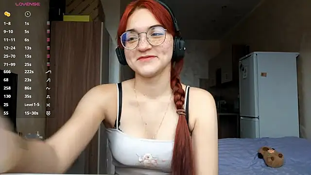 Snapshot of AnnikaDidomenico chatting on 11, 11, 2025 AnnikaDidomenico online show from 11, 11, 2025