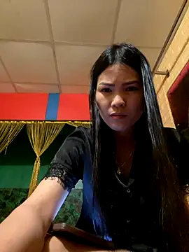 Snapshot of Beolulu chatting on 8, 11, 2025 Beolulu online show from 8, 11, 2025