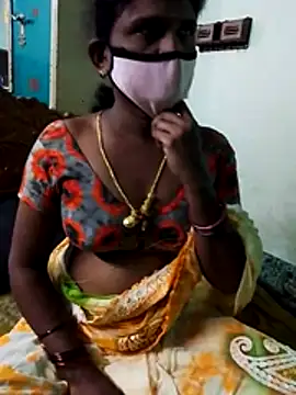 Snapshot of Couple1114 chatting on 8, 11, 2025 Couple1114 online show from 8, 11, 2025