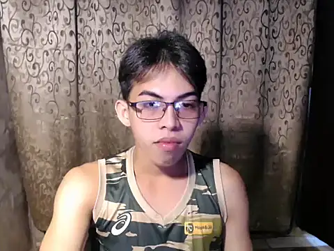 Snapshot of Urhotsilverboy chatting on 5, 11, 2025 Urhotsilverboy online show from 5, 11, 2025