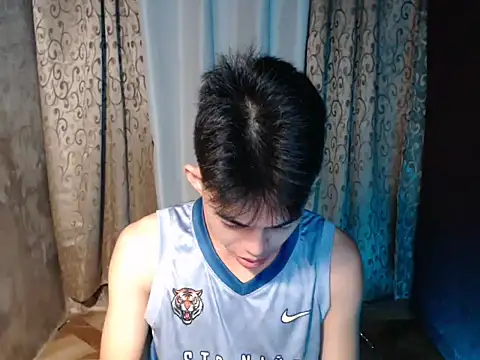 Snapshot of Urhotsilverboy chatting on 13, 2, 2026 Urhotsilverboy online show from 13, 2, 2026