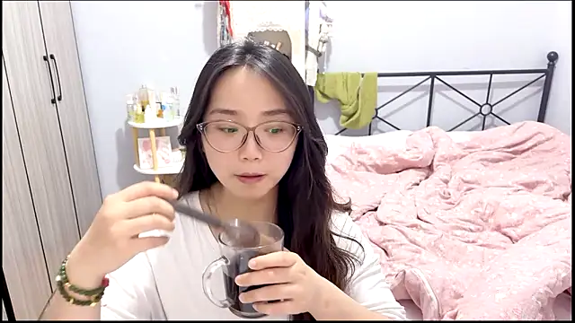 Snapshot of Hmm_0303 chatting on 25, 4, 2026 Hmm 0303 online show from 25, 4, 2026