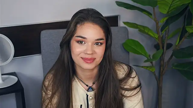 Snapshot of JanelKofron chatting on 8, 11, 2025 JanelKofron online show from 8, 11, 2025