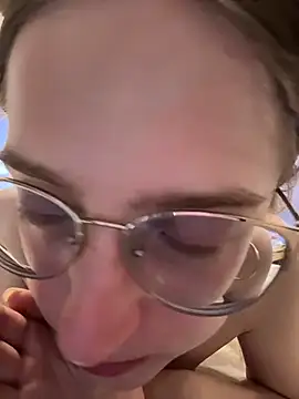 EveLunny online show from 8, 4, 2026