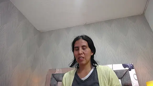 Snapshot of GiselaZivic chatting on 6, 5, 2026 GiselaZivic online show from 6, 5, 2026