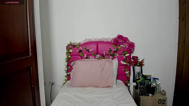 Snapshot of AriannaFox_ chatting on 6, 11, 2025 AriannaFox online show from 6, 11, 2025