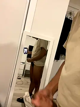 Snapshot of jayluvsu69 chatting on 8, 11, 2025 jayluvsu69 online show from 8, 11, 2025