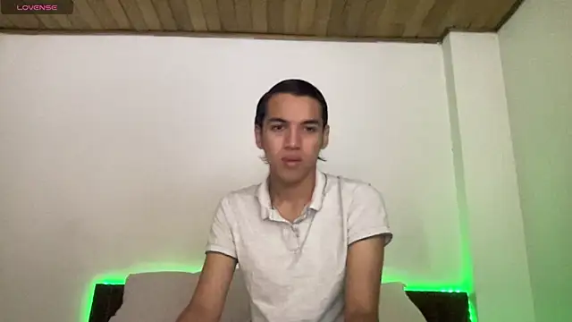 Snapshot of call_me_theo chatting on 2, 12, 2025 call me theo online show from 2, 12, 2025