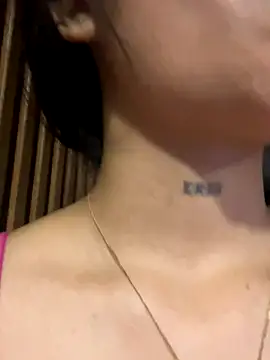 Snapshot of _vaiolet_owo chatting on 9, 11, 2025 vaiolet owo online show from 9, 11, 2025