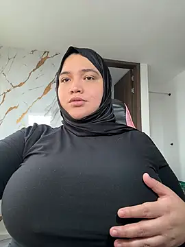 Snapshot of sweetmuslim01 chatting on 28, 6, 2026 sweetmuslim01 online show from 28, 6, 2026