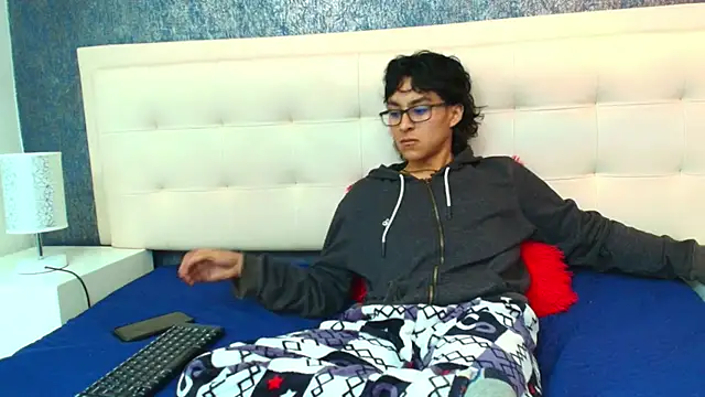 Snapshot of Zoro_V chatting on 7, 11, 2025 Zoro V online show from 7, 11, 2025