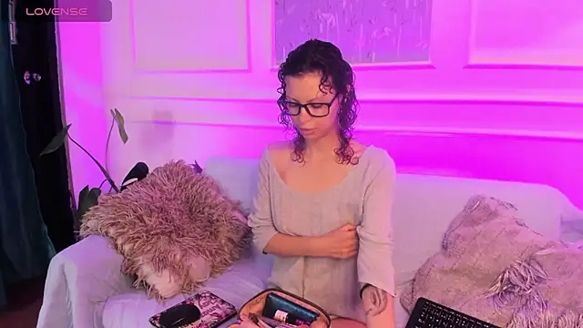 AliceMadnes online show from 8, 2, 2026