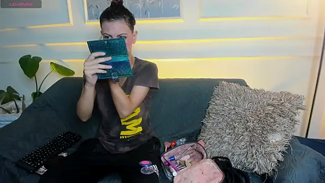 AliceMadnes online show from 13, 3, 2026