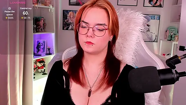 Snapshot of Lily__Evans chatting on 3, 3, 2026 Lily Evans online show from 3, 3, 2026