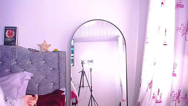 Snapshot of _Pariiss chatting on 28, 11, 2025 Pariiss online show from 28, 11, 2025