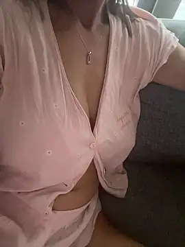 Snapshot of guneskuyucom chatting on 9, 11, 2025 guneskuyucom online show from 9, 11, 2025