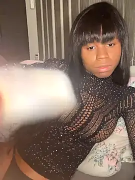 Snapshot of mayalouise chatting on 11, 11, 2025 mayalouise online show from 11, 11, 2025