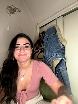 Snapshot of ValayaNoire chatting on 14, 12, 2025 ValayaNoire online show from 14, 12, 2025