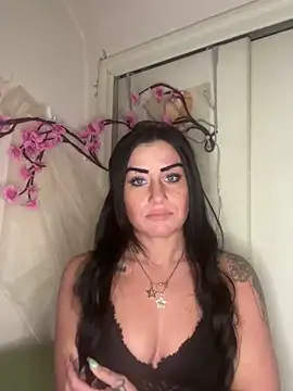 Snapshot of ValayaNoire chatting on 17, 12, 2025 ValayaNoire online show from 17, 12, 2025