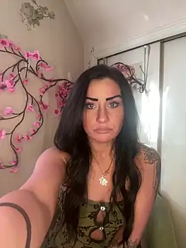 Snapshot of ValayaNoire chatting on 17, 12, 2025 ValayaNoire online show from 17, 12, 2025