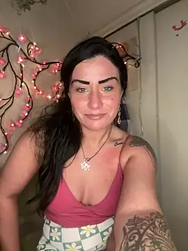 Snapshot of ValayaNoire chatting on 5, 1, 2026 ValayaNoire online show from 5, 1, 2026