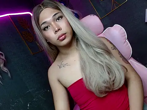 Snapshot of slutty_lauraxxx chatting on 22, 2, 2026 slutty lauraxxx online show from 22, 2, 2026