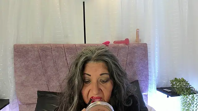 Victoriaa Anderson online show from 13, 4, 2026