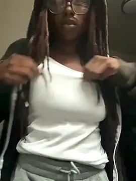 Snapshot of tj022025 chatting on 8, 11, 2025 tj022025 online show from 8, 11, 2025