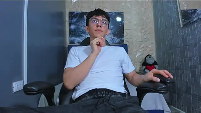 ElanGiraldo online show from 16, 6, 2026