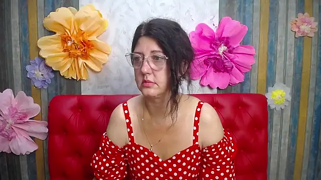 Snapshot of RoseHille chatting on 4, 7, 2026 RoseHille online show from 4, 7, 2026