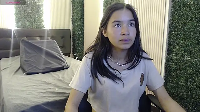 bunnywhite21 online show from 26, 11, 2025