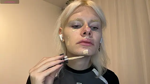 Snapshot of MollyChloe chatting on 20, 11, 2025 MollyChloe online show from 20, 11, 2025
