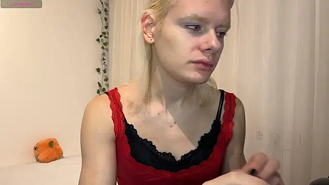 Snapshot of MollyChloe chatting on 28, 11, 2025 MollyChloe online show from 28, 11, 2025