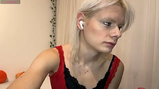 Snapshot of MollyChloe chatting on 30, 11, 2025 MollyChloe online show from 30, 11, 2025