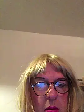 simone xdressing online show from 5, 1, 2025