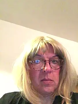 Snapshot of simone_xdressing chatting on 1, 3, 2026 simone xdressing online show from 1, 3, 2026