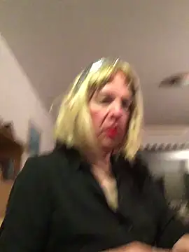 Snapshot of simone_xdressing chatting on 8, 3, 2026 simone xdressing online show from 8, 3, 2026