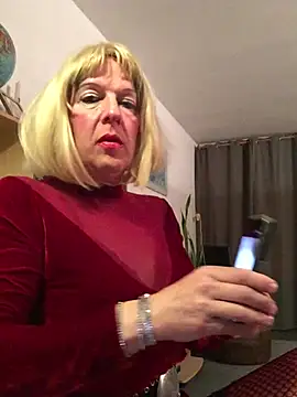 Snapshot of simone_xdressing chatting on 25, 3, 2026 simone xdressing online show from 25, 3, 2026