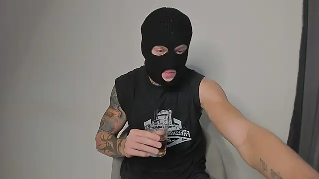 Huntall77 online show from 11, 11, 2025