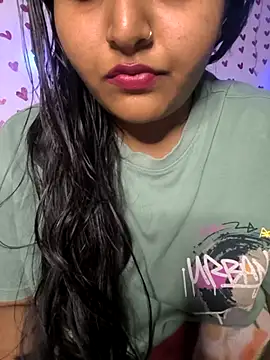 Snapshot of drakezone chatting on 12, 11, 2025 drakezone online show from 12, 11, 2025