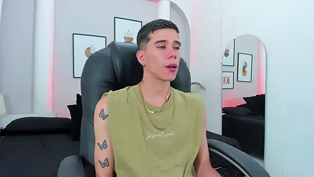 Gabo white1 online show from 2, 12, 2025