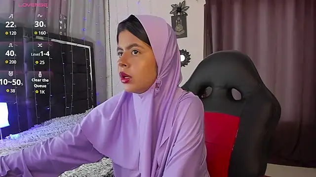 NaylaAbadi online show from 18, 11, 2025