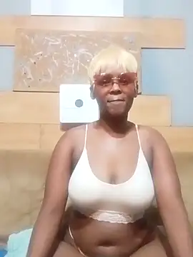 CurvyBabe36 online show from 8, 4, 2026