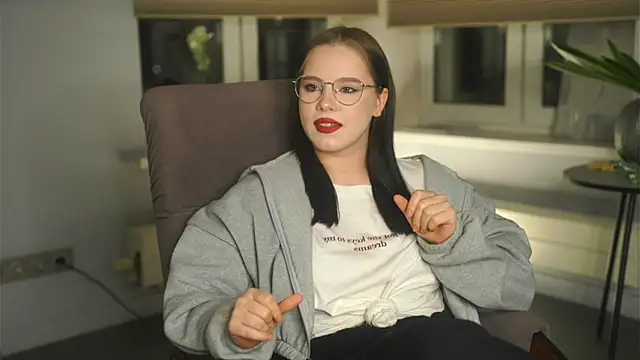 CrystaSvendsen online show from 11, 11, 2025