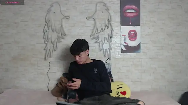 axel milo kairo and noa online show from 18, 12, 2025