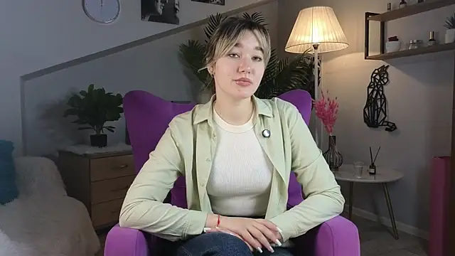 Snapshot of SharonEllis chatting on 11, 11, 2025 SharonEllis online show from 11, 11, 2025