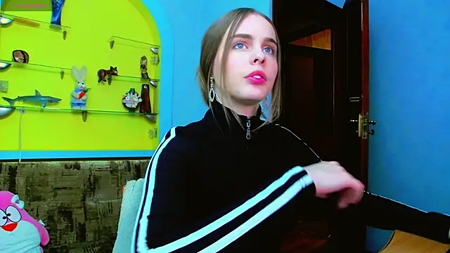 AlicaLOVEalisa777 online show from 14, 4, 2026